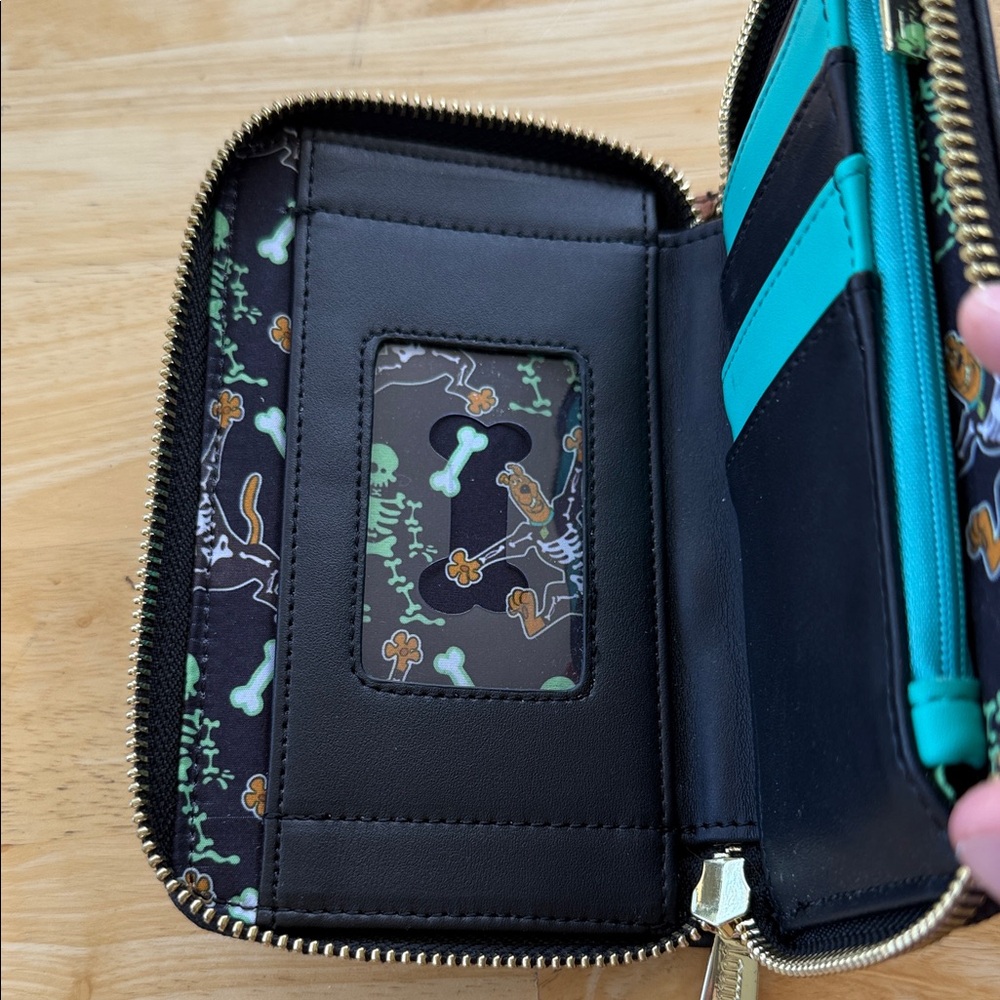 Loungefly Scooby-Doo Brown & Black Dog Wallet with Teal Accent - Picture 4 of 5